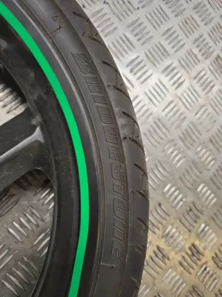 Llanta completa 110/70-17 54H usada Daelim 125