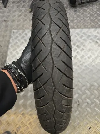 Llanta completa 110/70-17 54H usada Daelim 125