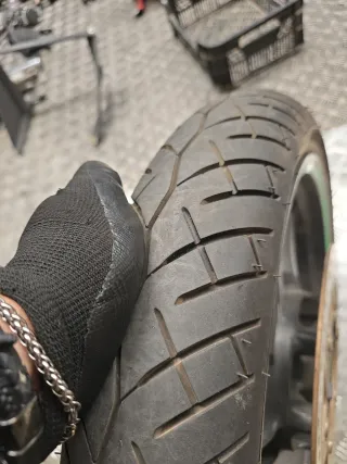 Llanta completa 110/70-17 54H usada Daelim 125