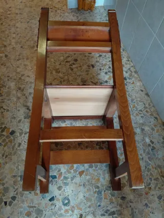 Sillas de madera, con asiento y respaldo en cuero