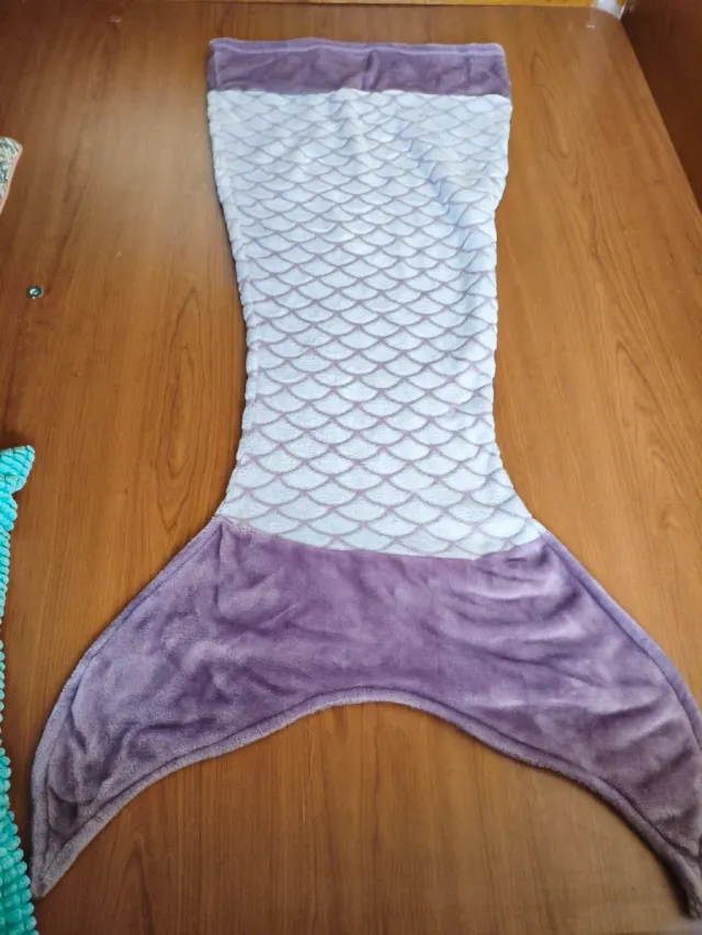 Manta infantil lila sirena