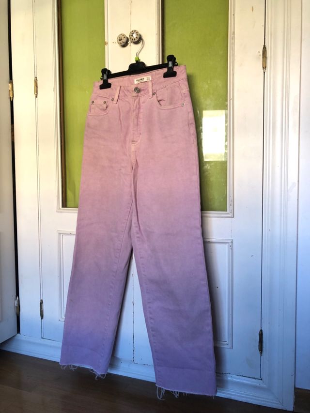 Pantalones Pull and Bear color rosa palo.