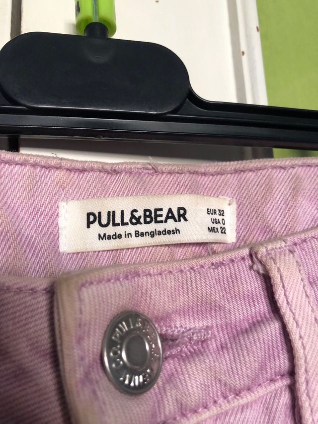 Pantalones Pull and Bear color rosa palo.