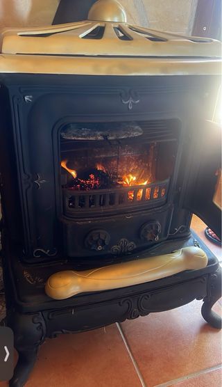 Elegante cocina chimenea de hierro fundido