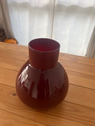 Jarrón de cristal burdeos