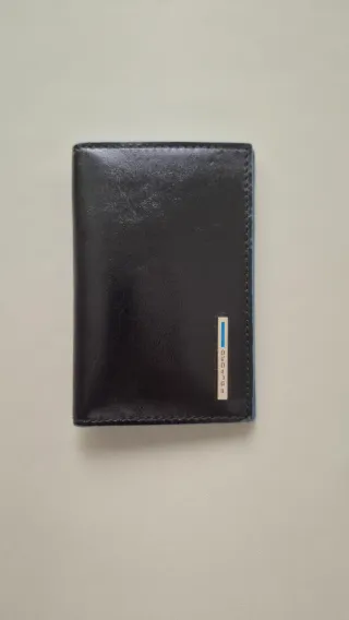 Cartera Piquadro sin usar. Envío certificado.