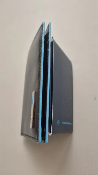 Cartera Piquadro sin usar. Envío certificado.