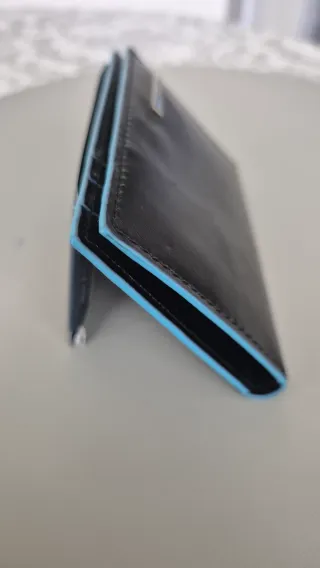 Cartera Piquadro sin usar. Envío certificado.