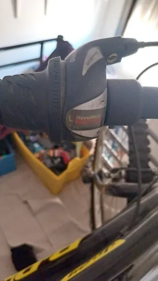 Bicicleta B-Pro 24 Negra y Amarilla a estrenar