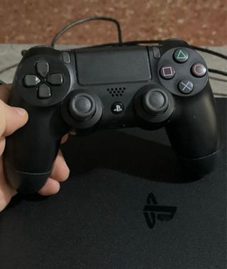 PS4 Slim 861 GB + 2 Juegos