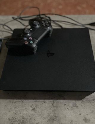 PS4 Slim 861 GB + 2 Juegos