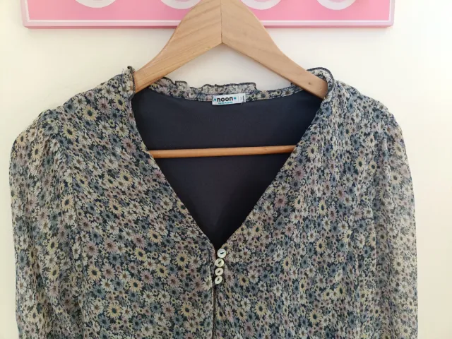 Blusa floral manga larga talla S