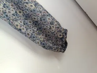 Blusa floral manga larga talla S