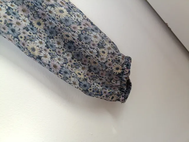 Blusa floral manga larga talla S