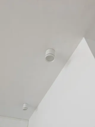 Foco de techo blanco
