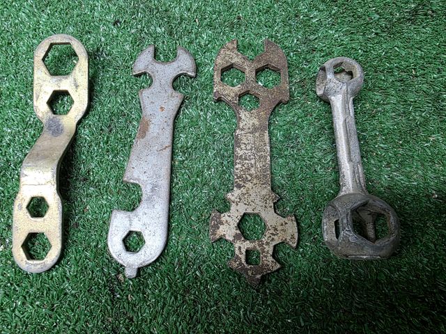 Herramienta multiusos vintage Derbi