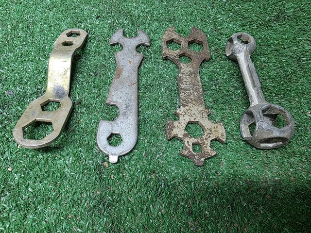 Herramienta multiusos vintage Derbi