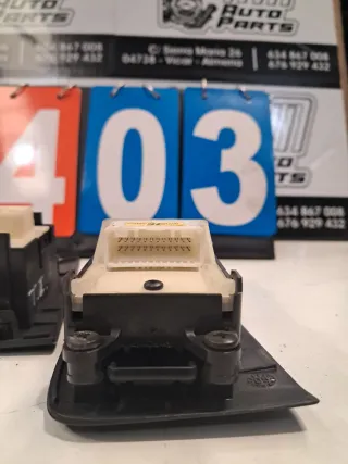 Botoneras Elevalunas Toyota Avensis