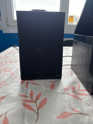 Microcadena CD/MP3 con altavoces y mando.
