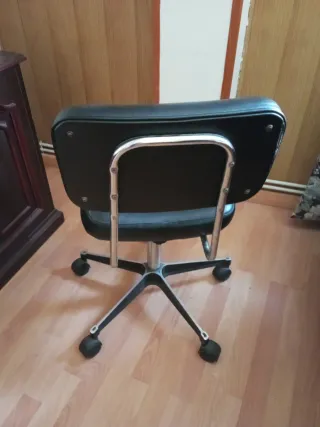 Silla de estudio cuero con ruedas
