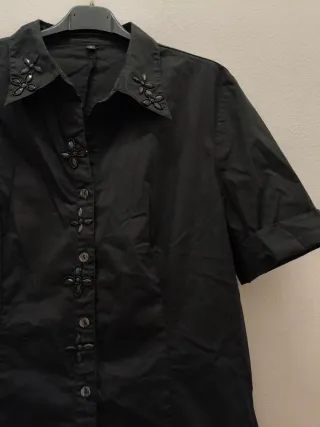 Camicia nera sagomata maniche corte Tg. L