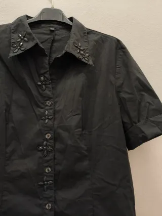 Camicia nera sagomata maniche corte Tg. L