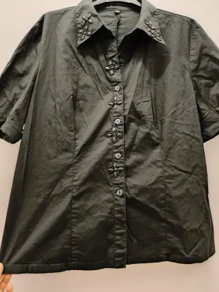 Camicia nera sagomata maniche corte Tg. L