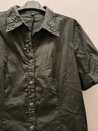 Camicia nera sagomata maniche corte Tg. L