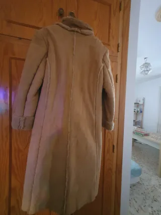 Abrigo largo beige y marrón