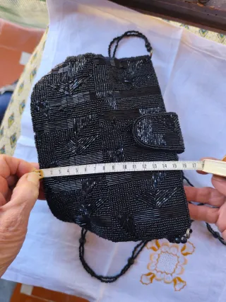 Bolso de hombro con pedrería