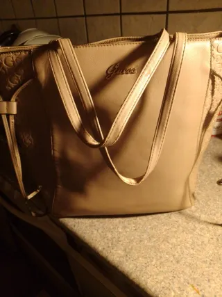 Bolso Guess Beige y Dorado