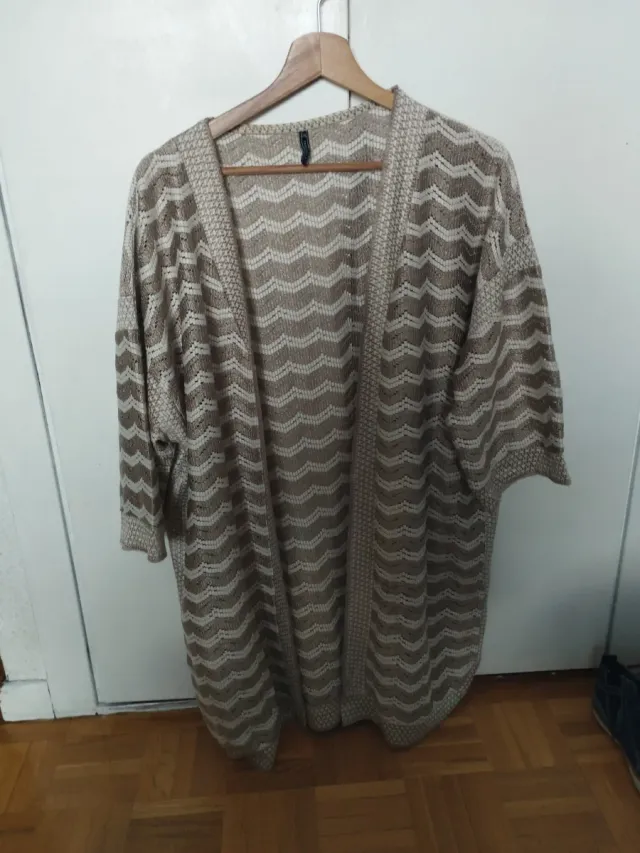 Capa larga beige y marrón talla L