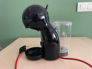 Cafetera Dolce Gusto DeLonghi Negra