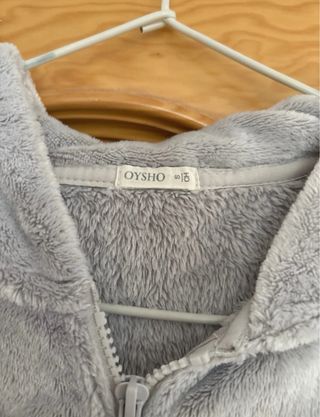 Pijama Oysho con capucha gris talla S