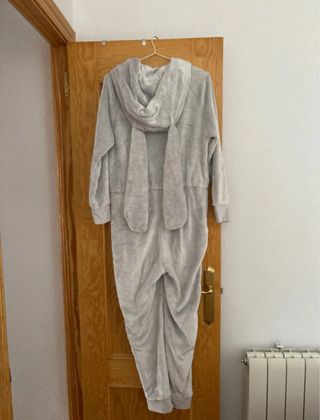 Pijama Oysho con capucha gris talla S