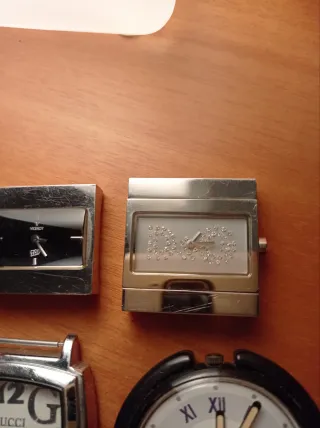 Lote 4 Relojes (Gucci, Swatch, D&G)