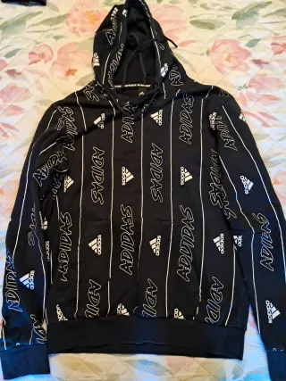 Felpa Adidas nera con logo all-over