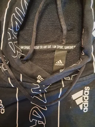 Felpa Adidas nera con logo all-over