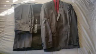 Traje Roy Robson Gris y Corbata Roja Calvin Klein
