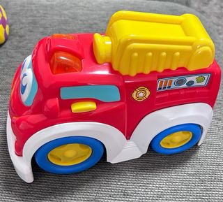 Coches de juguete con luces y sonidos