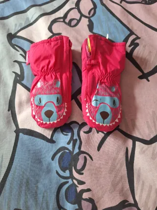 Manoplas para bebé color rosa y rojo