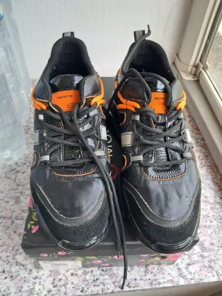 Sneakers donna nere e arancioni n. 40