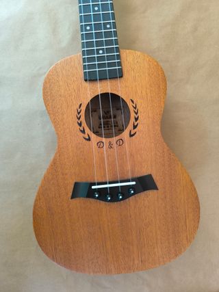 Ukelele Concierto con funda y accesorios - Nuevo