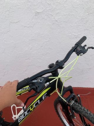 Bicicleta Montaña Negra y Verde