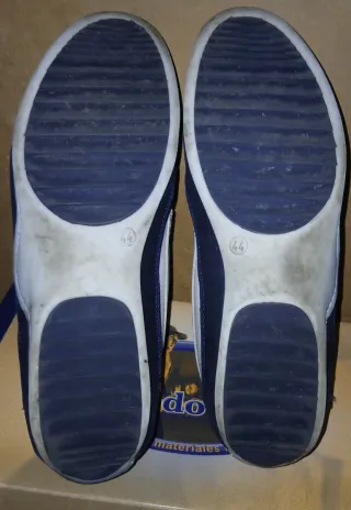 Mocasines blancos y azules