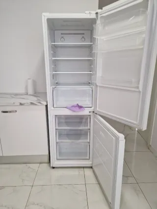 Esta en Barcelona Frigorífico combi no frost