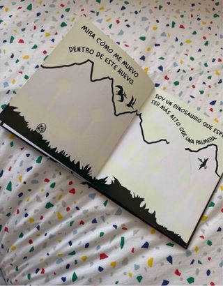 Los dinosaurios: Cuento para leer a oscuras (Sp...