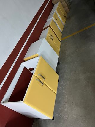 Muebles de Cocina Amarillos y Plateados