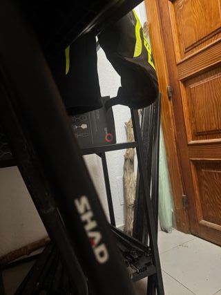 Maleta con soporte Shad SH45