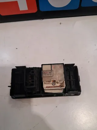 Mando espejos y altura luces Toyota Avensis